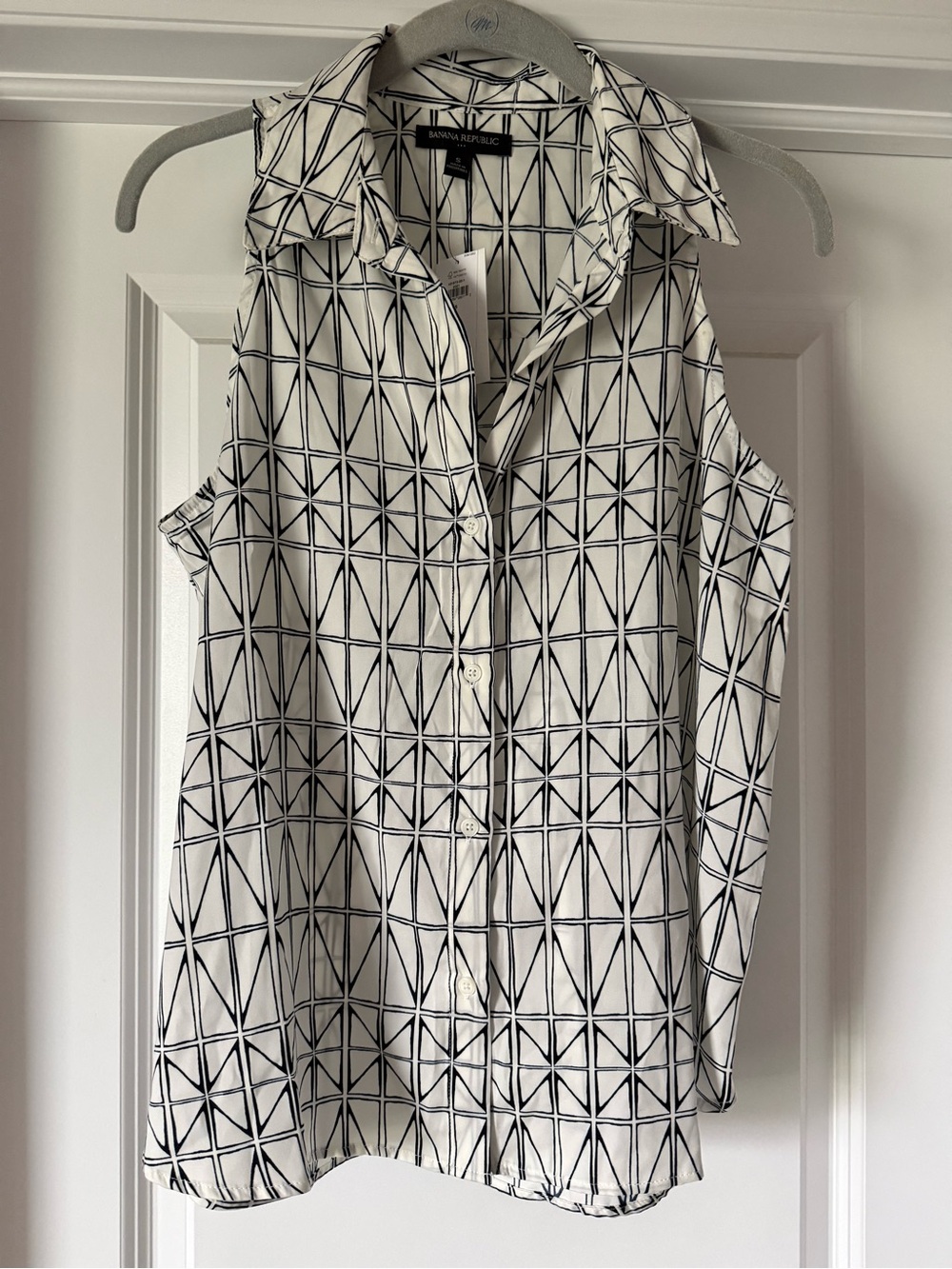 Banana Republic Black & White Geometric Sleeveless Button-Down Shirt